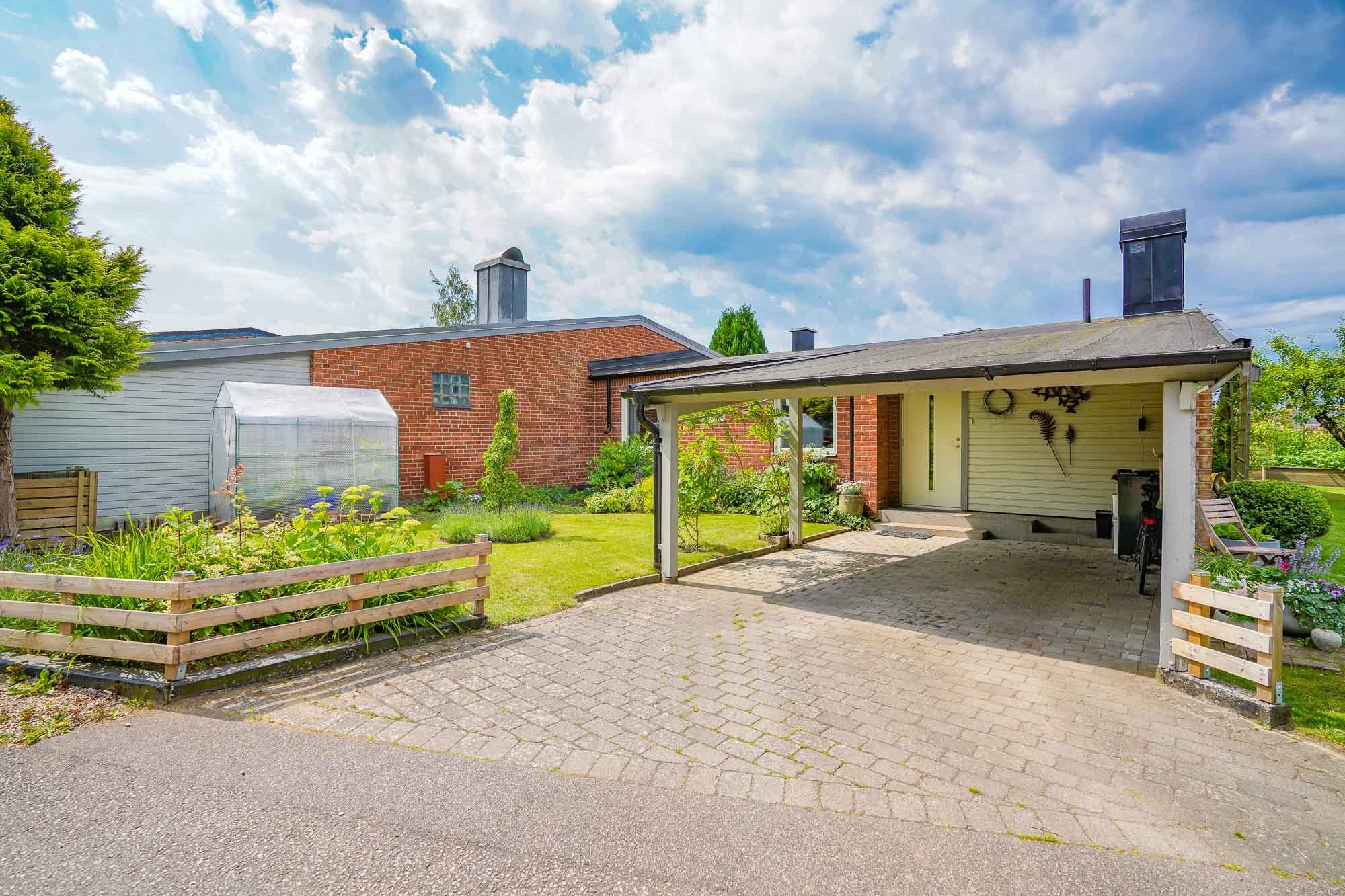 Radhusvägen 20A, Snöstorp