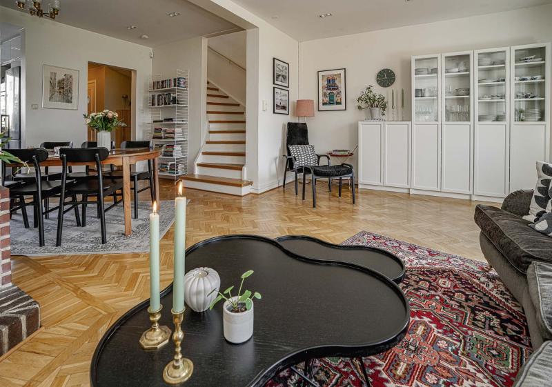 Vapnövägen 45, Väster