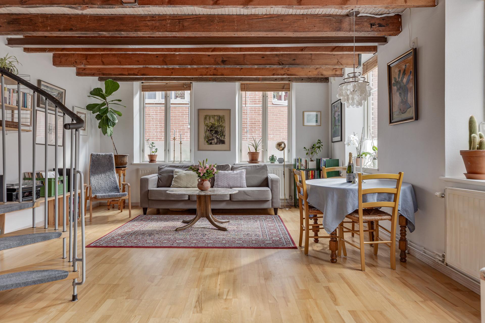 Åkersgränd 6B, Centrum