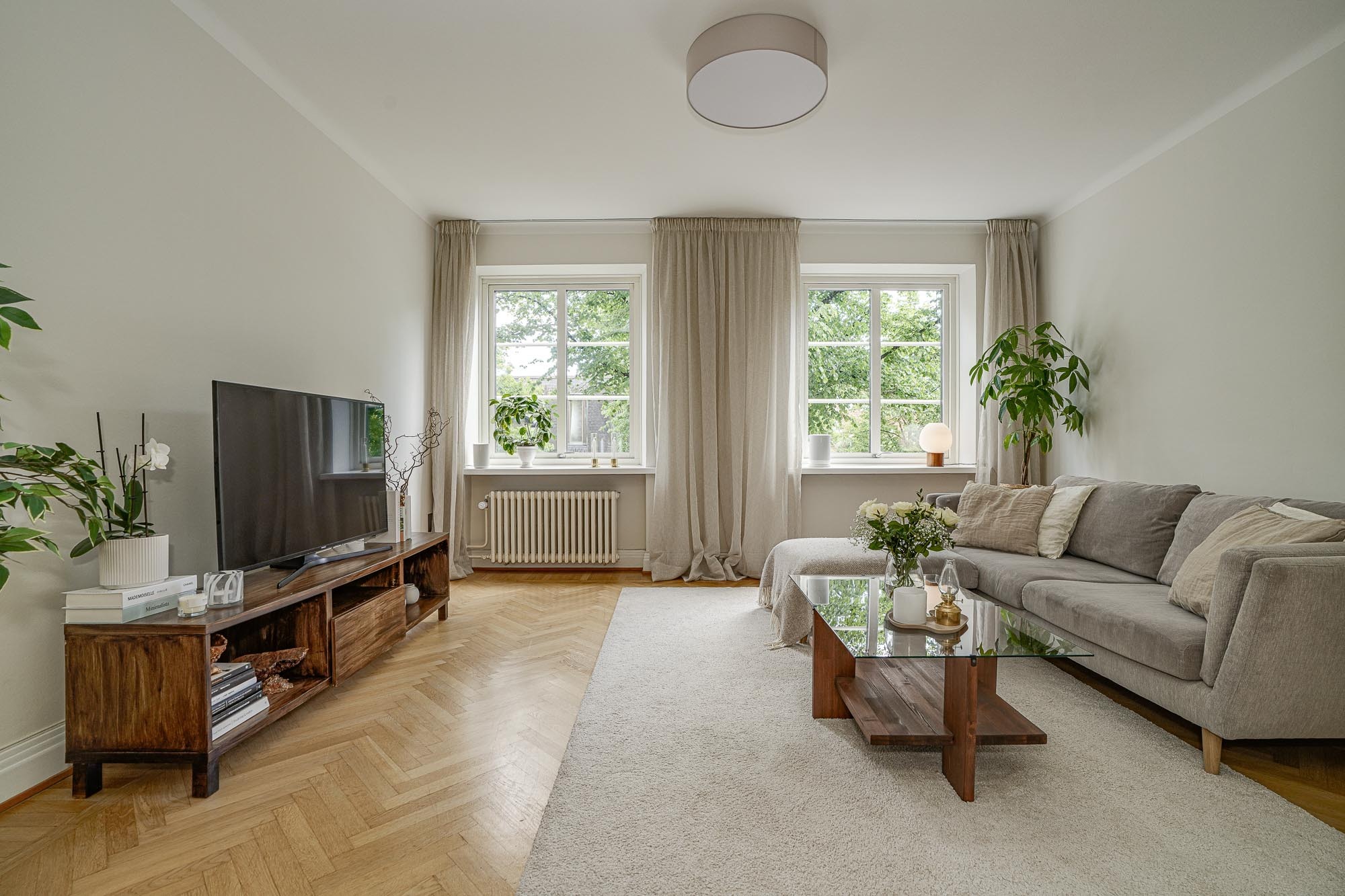 Karl XI:s väg 43, Centrum