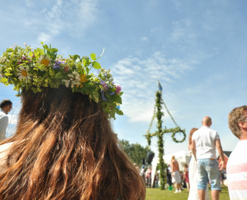 midsommarkrans i hår