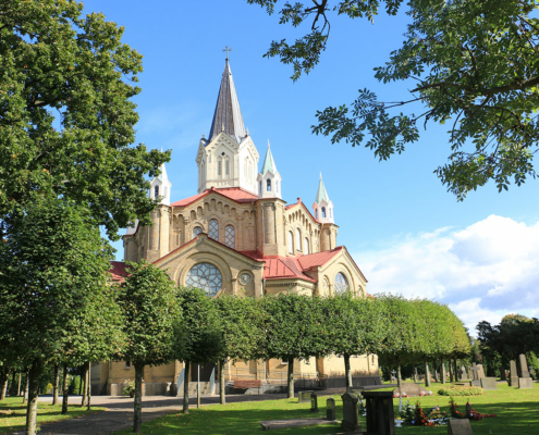 Snöstorps kyrka mot blå himmel Snöstorp Halmstad