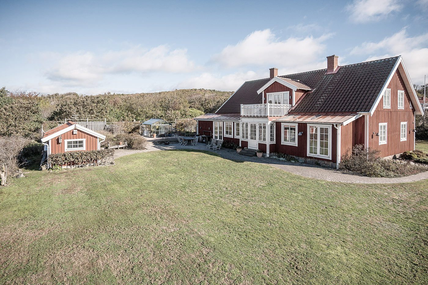 Falu rödfärgsmålad villa i sekelskiftesstil, glasbrukarbostad i steninge