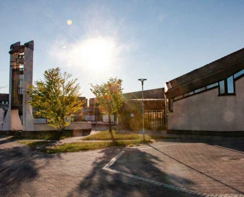 Mariakyrkan i eftermiddagssol Fyllinge